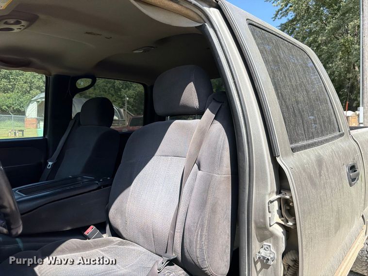image for item FP3045 2002 Chevrolet Silverado 1500 Crew Cab pickup truck
