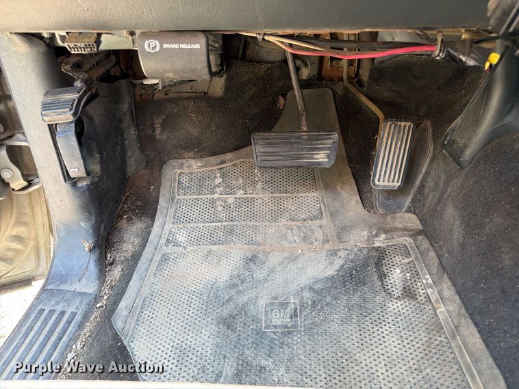 image for item FP3045 2002 Chevrolet Silverado 1500 Crew Cab pickup truck