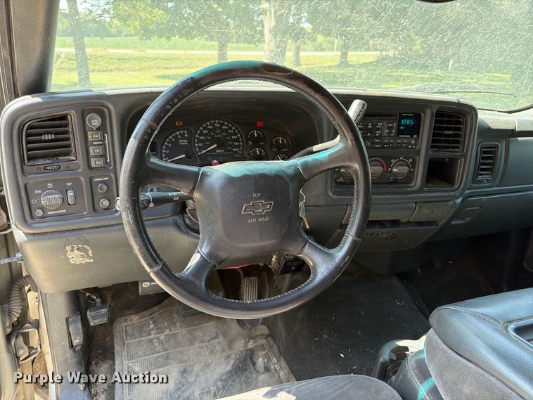 image for item FP3045 2002 Chevrolet Silverado 1500 Crew Cab pickup truck
