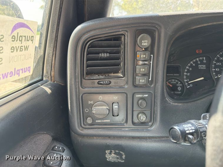 image for item FP3045 2002 Chevrolet Silverado 1500 Crew Cab pickup truck