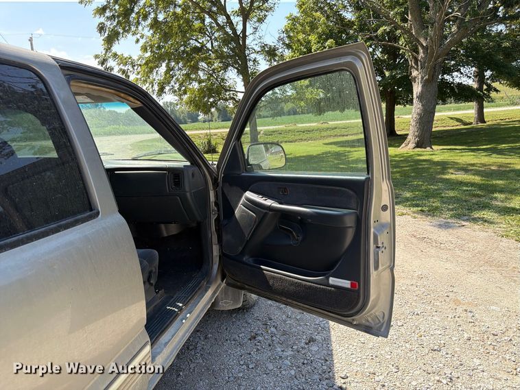 image for item FP3045 2002 Chevrolet Silverado 1500 Crew Cab pickup truck