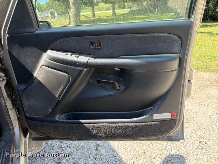 image for item FP3045 2002 Chevrolet Silverado 1500 Crew Cab pickup truck