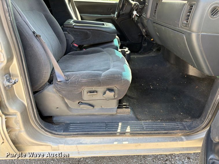 image for item FP3045 2002 Chevrolet Silverado 1500 Crew Cab pickup truck