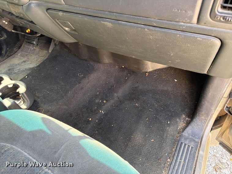image for item FP3045 2002 Chevrolet Silverado 1500 Crew Cab pickup truck