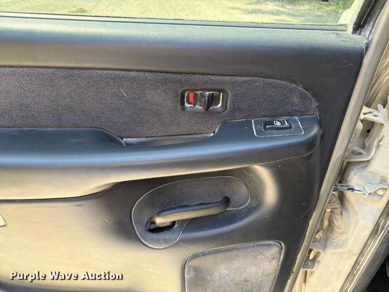 image for item FP3045 2002 Chevrolet Silverado 1500 Crew Cab pickup truck