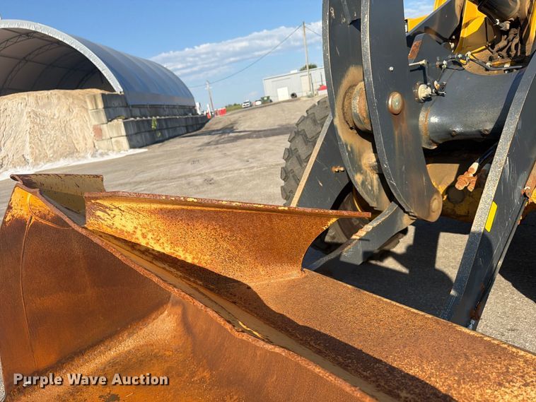 image for item FP4052 2021 John Deere 624P wheel loader