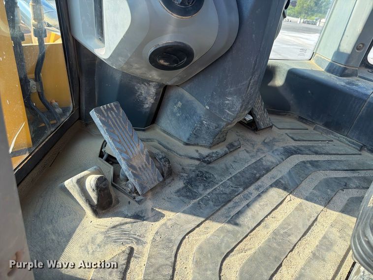 image for item FP4052 2021 John Deere 624P wheel loader