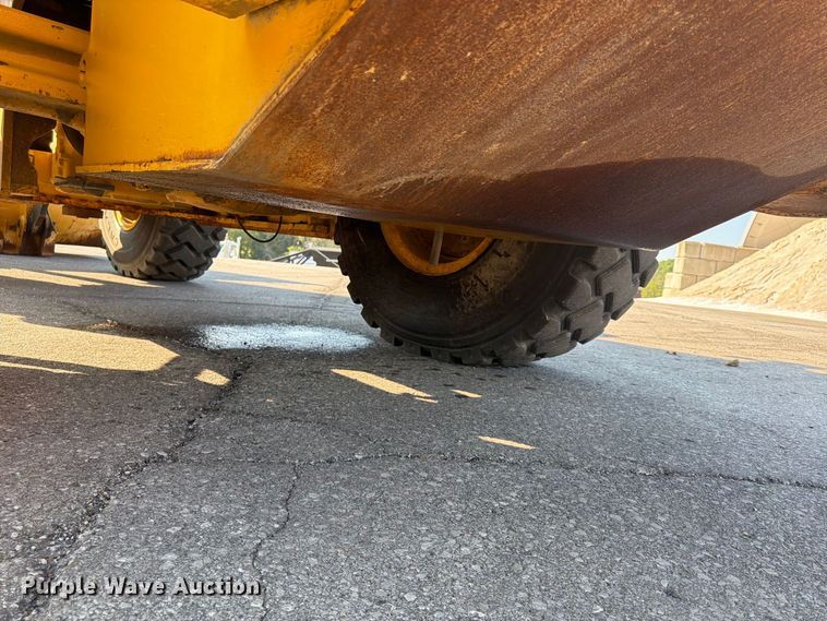 image for item FP4052 2021 John Deere 624P wheel loader