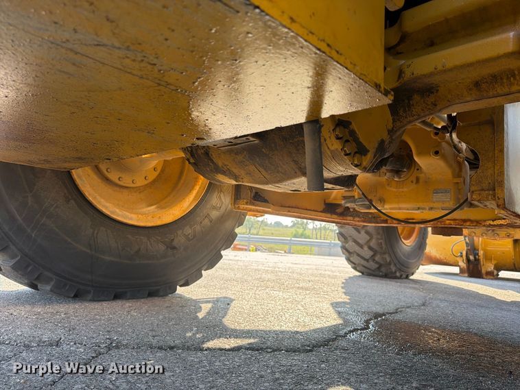 image for item FP4052 2021 John Deere 624P wheel loader