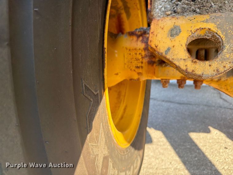 image for item FP4052 2021 John Deere 624P wheel loader
