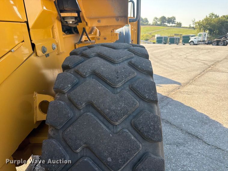 image for item FP4052 2021 John Deere 624P wheel loader