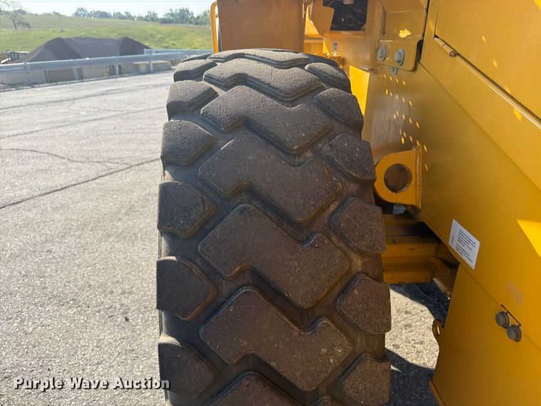 image for item FP4052 2021 John Deere 624P wheel loader