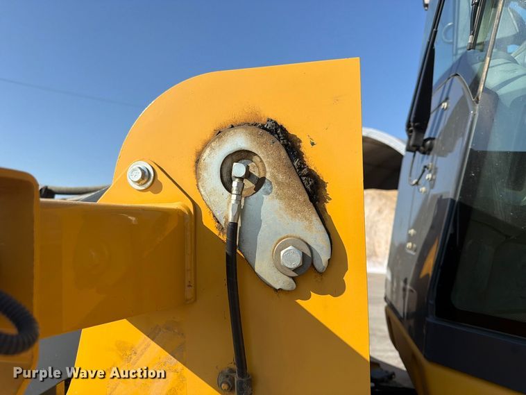 image for item FP4054 2021 John Deere 624P wheel loader