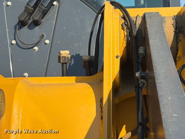 image for item FP4054 2021 John Deere 624P wheel loader