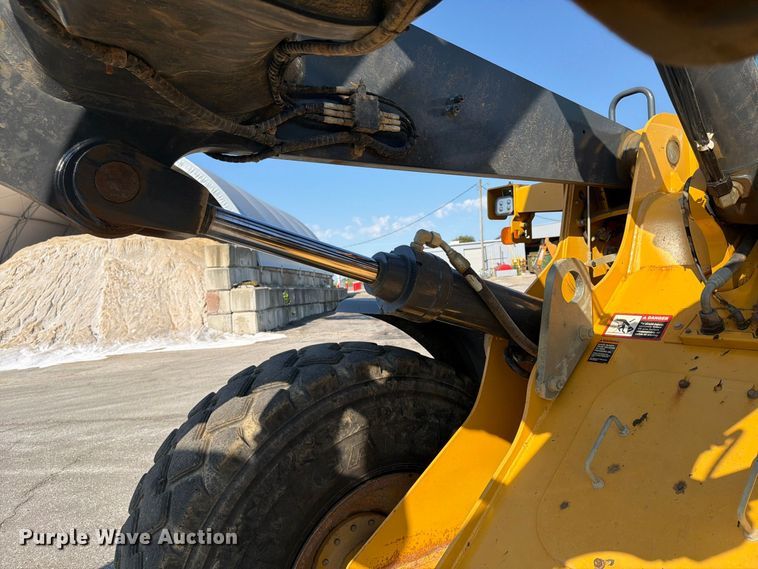 image for item FP4054 2021 John Deere 624P wheel loader