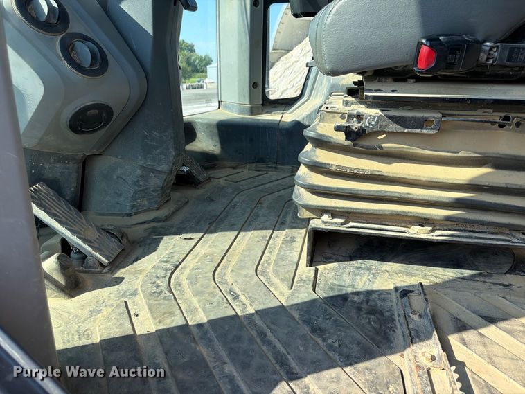 image for item FP4054 2021 John Deere 624P wheel loader