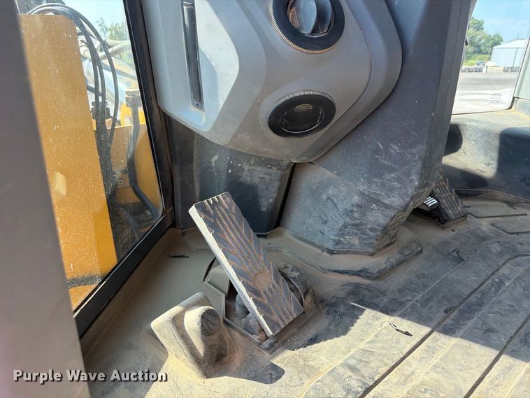 image for item FP4054 2021 John Deere 624P wheel loader