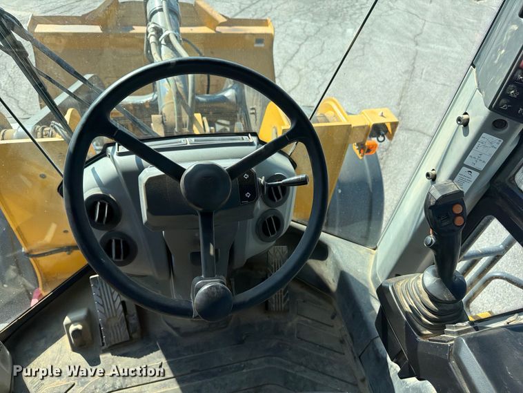 image for item FP4054 2021 John Deere 624P wheel loader