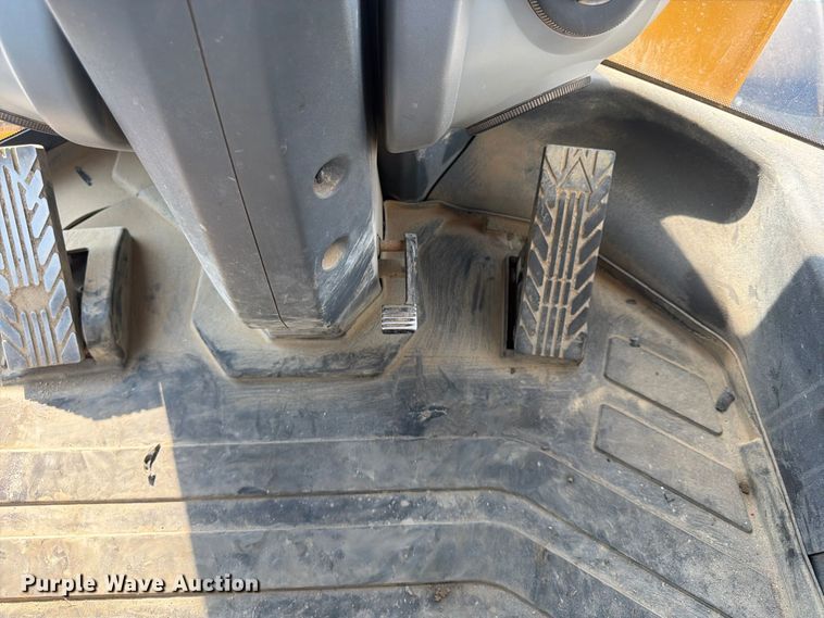 image for item FP4054 2021 John Deere 624P wheel loader