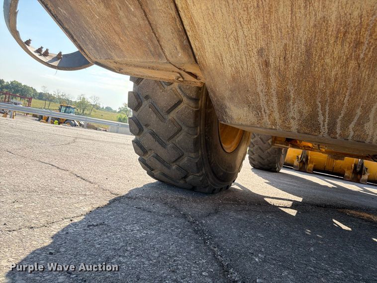 image for item FP4054 2021 John Deere 624P wheel loader