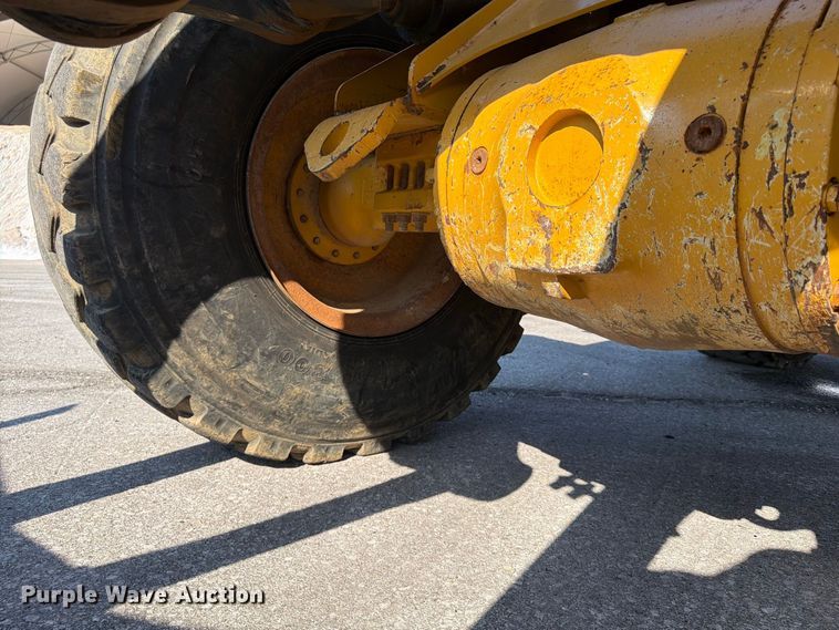 image for item FP4054 2021 John Deere 624P wheel loader