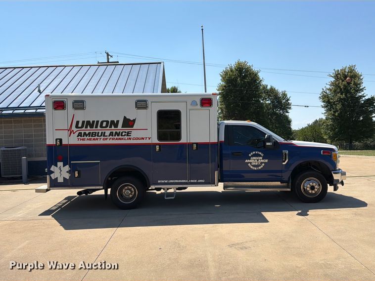 image for item FT6229 2017 Ford F350 Super Duty XLT ambulance
