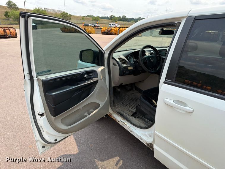 image for item FT6511 2013 Dodge Grand Caravan van