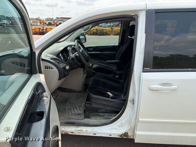image for item FT6511 2013 Dodge Grand Caravan van