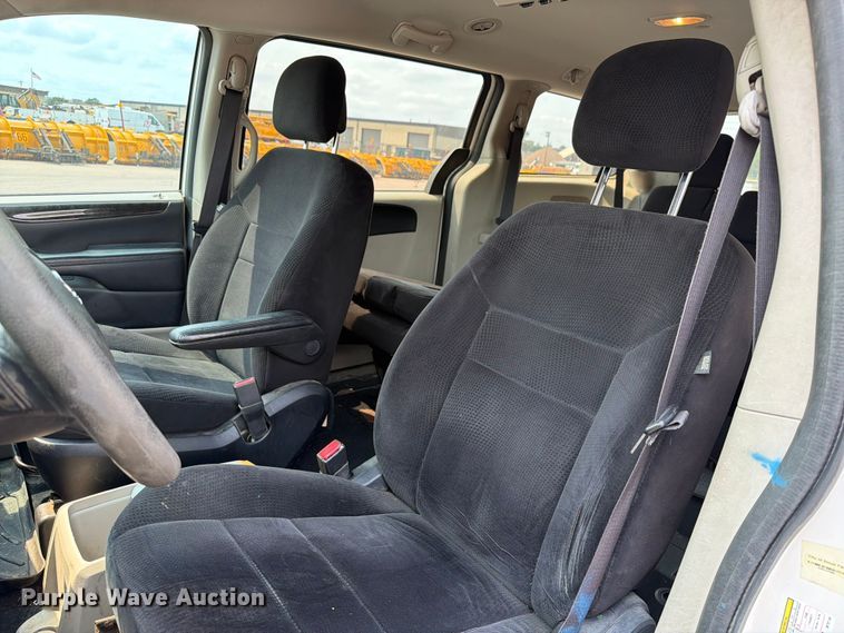 image for item FT6511 2013 Dodge Grand Caravan van