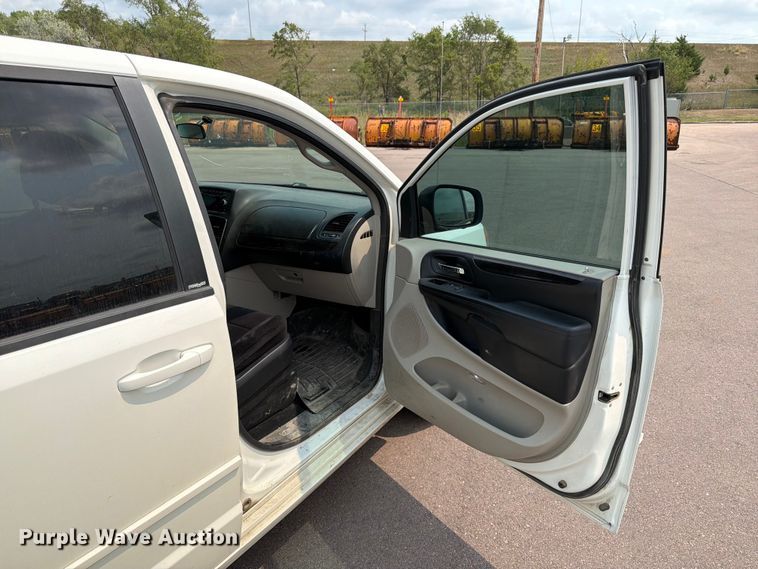 image for item FT6511 2013 Dodge Grand Caravan van