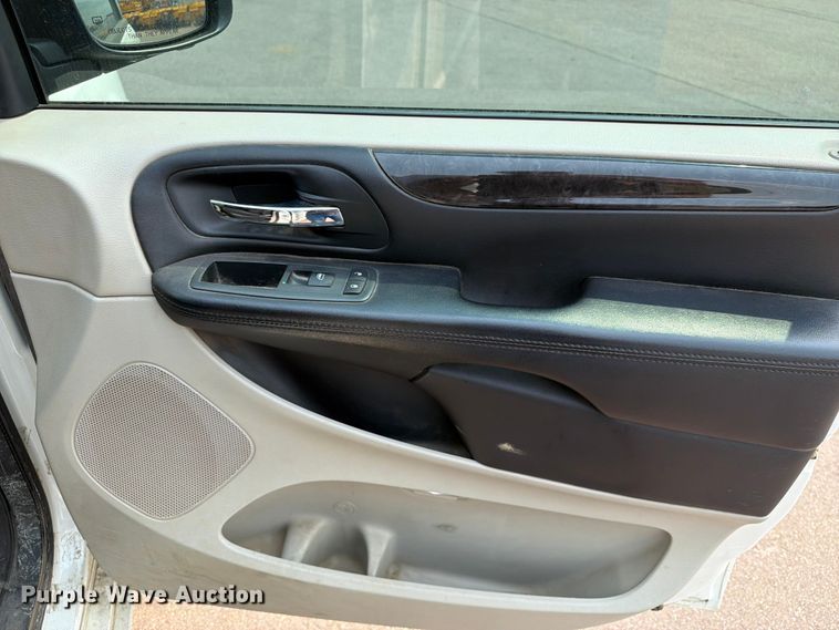 image for item FT6511 2013 Dodge Grand Caravan van