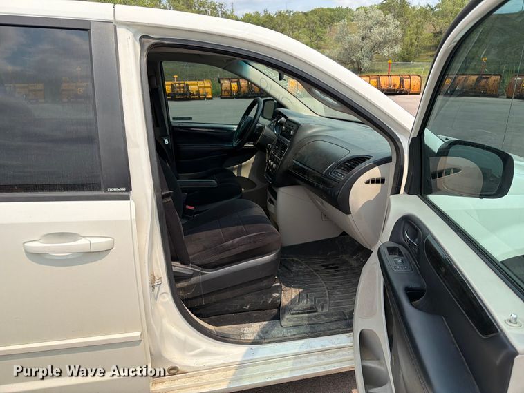 image for item FT6511 2013 Dodge Grand Caravan van