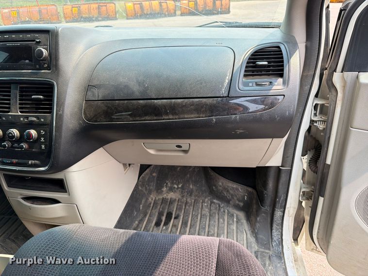 image for item FT6511 2013 Dodge Grand Caravan van
