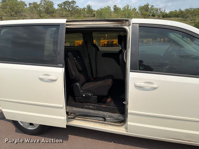 image for item FT6511 2013 Dodge Grand Caravan van