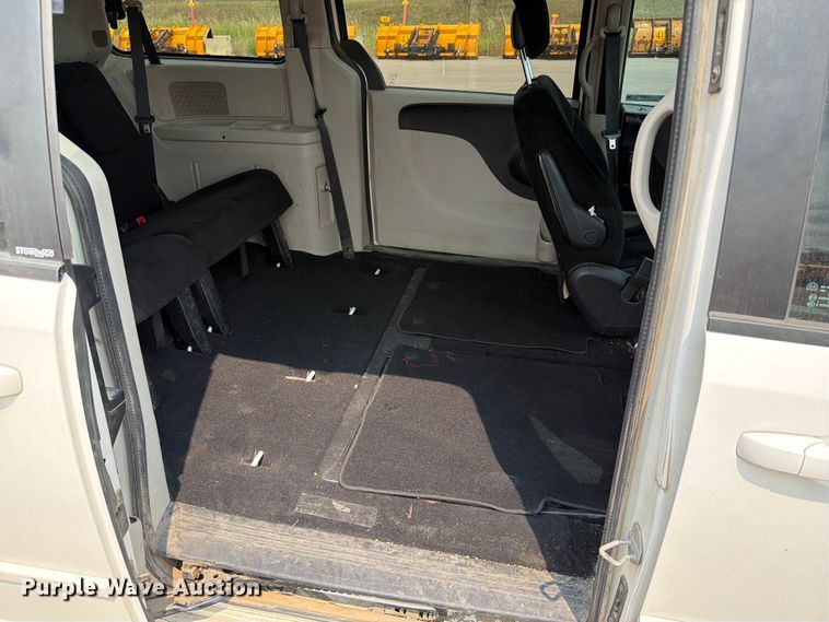 image for item FT6511 2013 Dodge Grand Caravan van