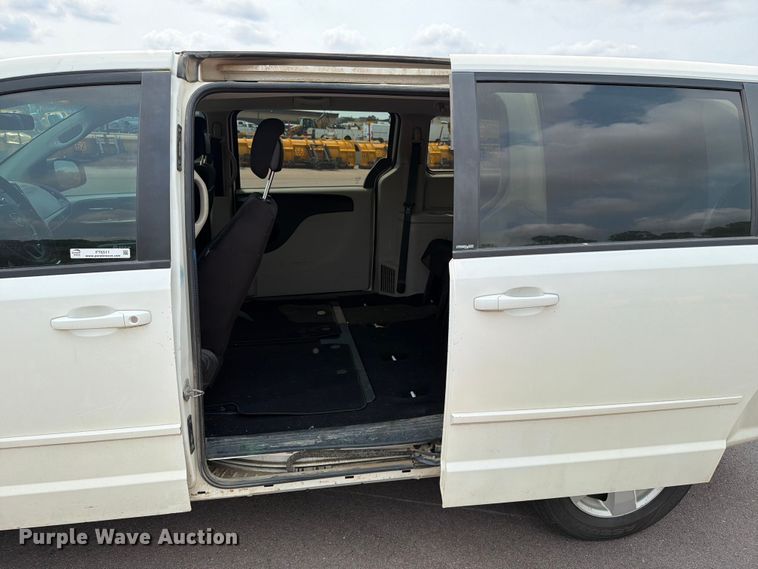 image for item FT6511 2013 Dodge Grand Caravan van