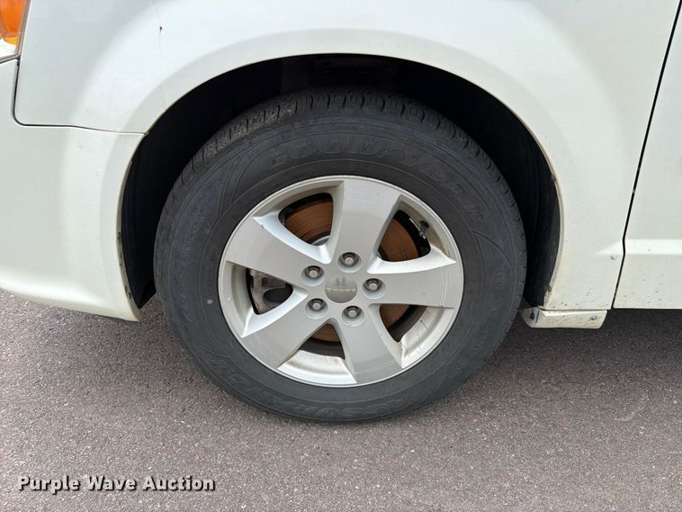 image for item FT6511 2013 Dodge Grand Caravan van