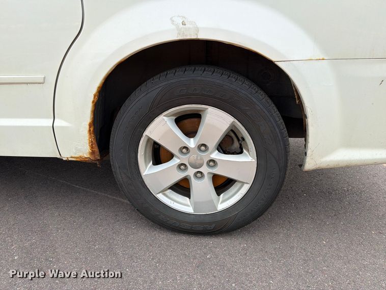 image for item FT6511 2013 Dodge Grand Caravan van