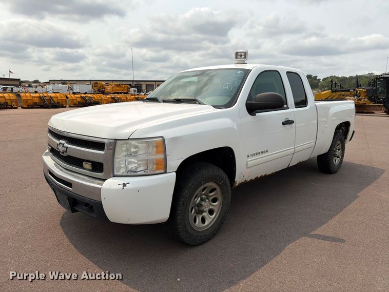 image for item FT6512 2011 Chevrolet Silverado 1500 Ext. Cab pickup truck