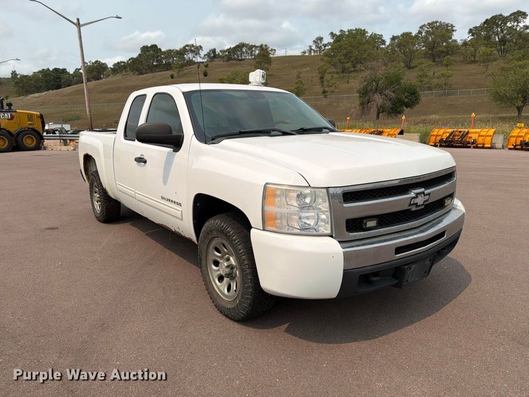 image for item FT6512 2011 Chevrolet Silverado 1500 Ext. Cab pickup truck