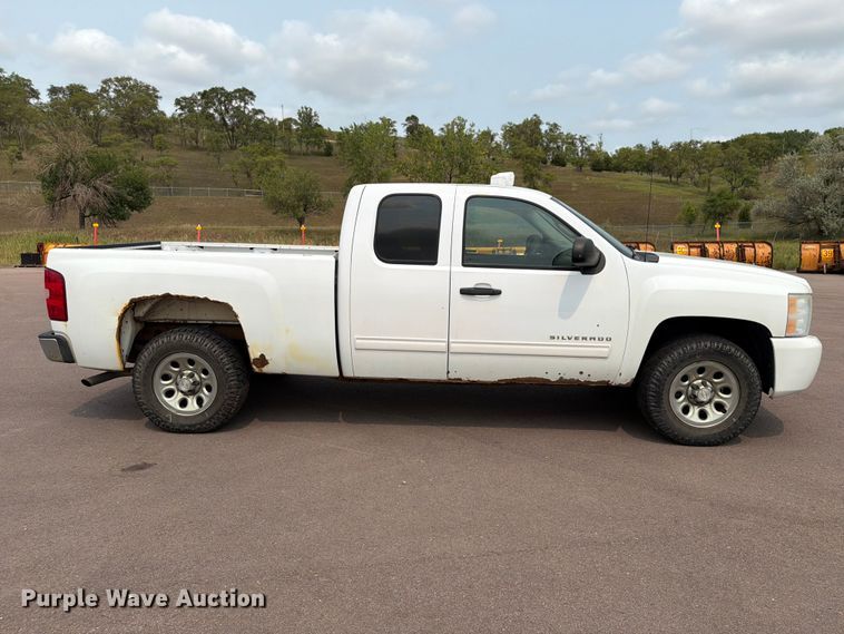 image for item FT6512 2011 Chevrolet Silverado 1500 Ext. Cab pickup truck
