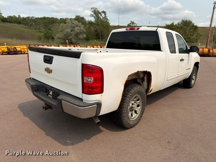 image for item FT6512 2011 Chevrolet Silverado 1500 Ext. Cab pickup truck