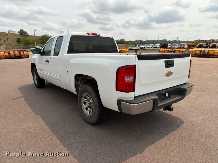 image for item FT6512 2011 Chevrolet Silverado 1500 Ext. Cab pickup truck