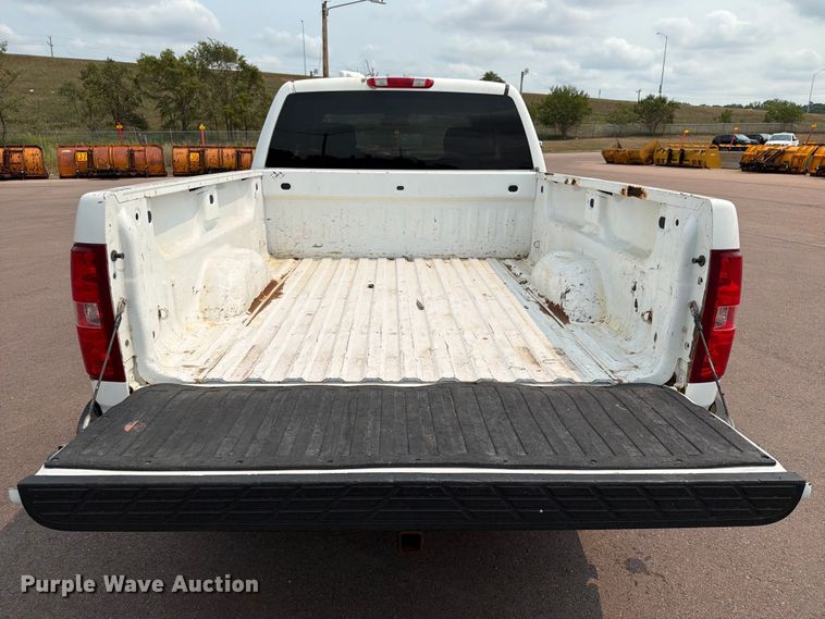 image for item FT6512 2011 Chevrolet Silverado 1500 Ext. Cab pickup truck