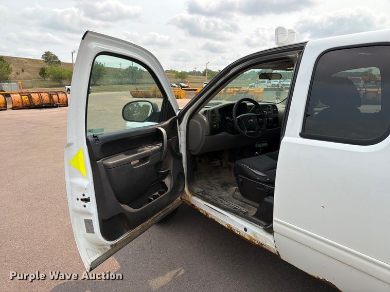 image for item FT6512 2011 Chevrolet Silverado 1500 Ext. Cab pickup truck