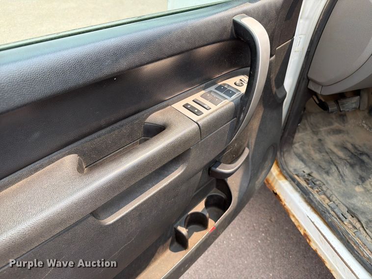 image for item FT6512 2011 Chevrolet Silverado 1500 Ext. Cab pickup truck