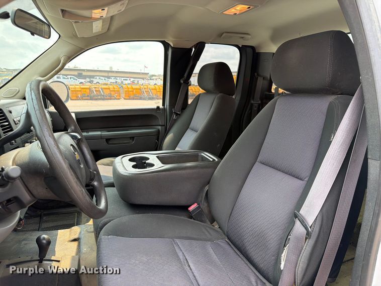 image for item FT6512 2011 Chevrolet Silverado 1500 Ext. Cab pickup truck