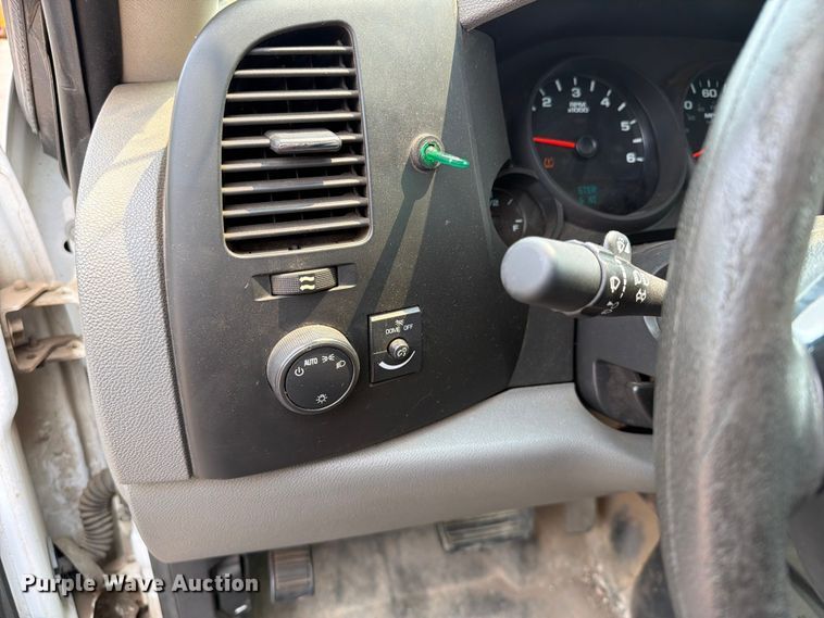 image for item FT6512 2011 Chevrolet Silverado 1500 Ext. Cab pickup truck