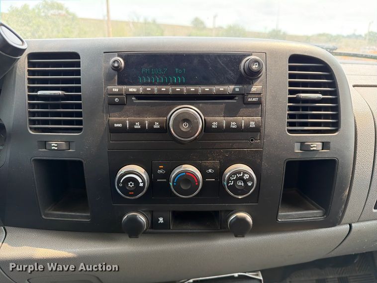 image for item FT6512 2011 Chevrolet Silverado 1500 Ext. Cab pickup truck