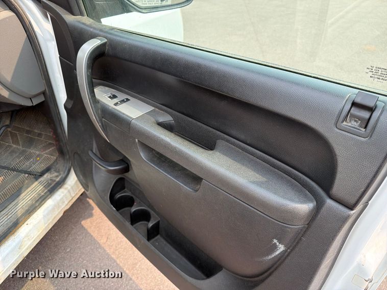 image for item FT6512 2011 Chevrolet Silverado 1500 Ext. Cab pickup truck